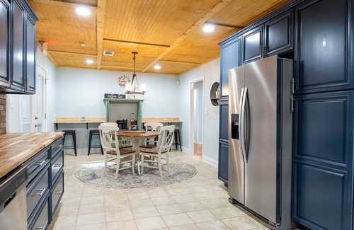 Grant Casa | 3 minutes from local boat launch, renovated multi-family home