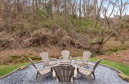 Ellijay Casa | 3 minutes to downtown, Hot Tub, Loft, Minutes to wineries