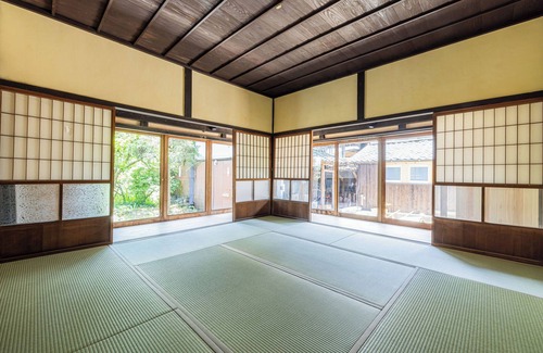Sasayama Casa | 3 minutes to Sasayama Castle Ruins! Relax with a cup of tea in a 100-year-old Japanese house with a courtyard!