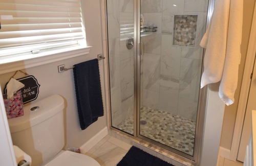 Universal City Casa | 3 minutes to the front gate of RAFB! Pool/ 2 car garage!