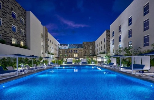 Benito Juárez Hotel | 3 Modern Suite Near CUN Airport | Kitchenette, Pool & Free Breakfast