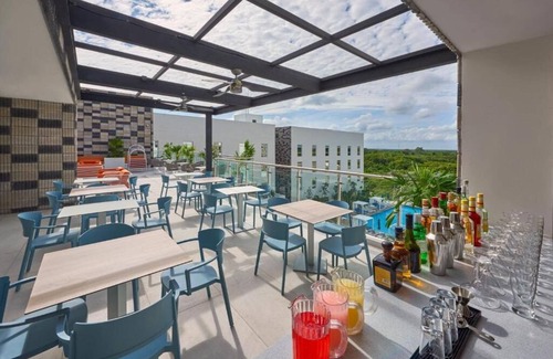 Benito Juárez Hotel | 3 Modern Suite Near CUN Airport | Kitchenette, Pool & Free Breakfast