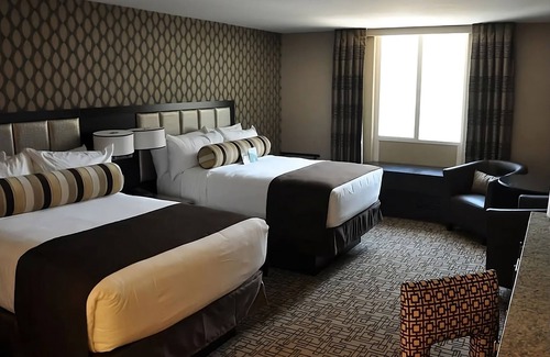 Downtown Las Vegas Hotel | 3 Modern Units Near Fremont Street Attractions! Pool, Night Entertainment