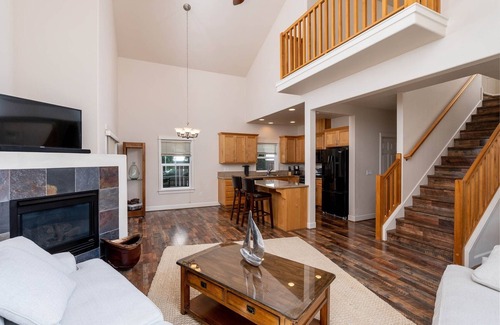 Mountain View District Casa | 3+ MONTH RENTAL-1.5 Bedroom+ an OFFICE with Wall Bed-minutes to downtown