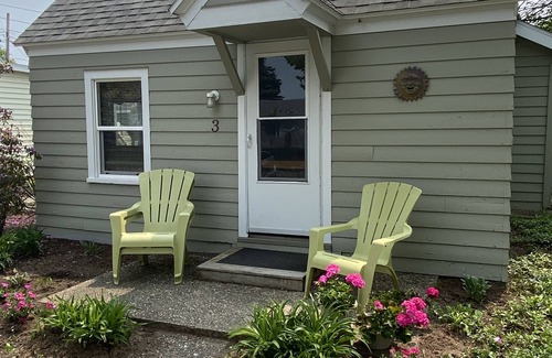 Ludington Cabaña | 1 or 2 night availability! 2 blocks from beach, pickle ball, 4 blocks to town.