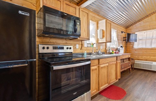 Fredericksburg Cabina | 3 One Bedroom Country Cabins on a Secluded 10+ Acres