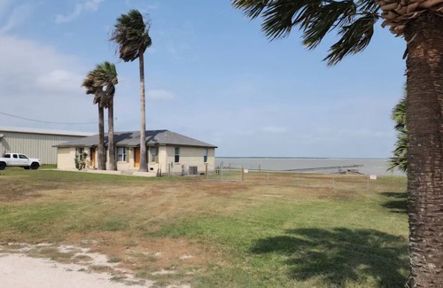 Kleberg County Casa | 3-Palms Fish Camp & Private Pier