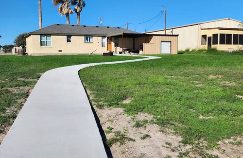 Kleberg County Casa | 3-Palms Fish Camp & Private Pier