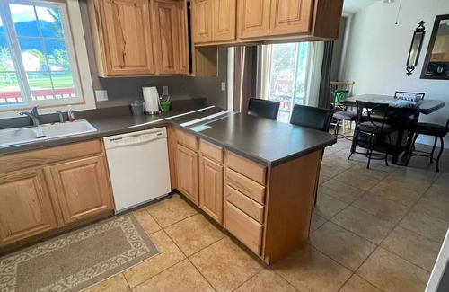 Orchard Homes Casa | 3 peaceful acres: big sky & mountain views, wildlife, farm life; minutes to town
