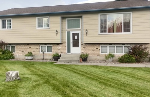 Orchard Homes Casa | 3 peaceful acres: big sky & mountain views, wildlife, farm life; minutes to town