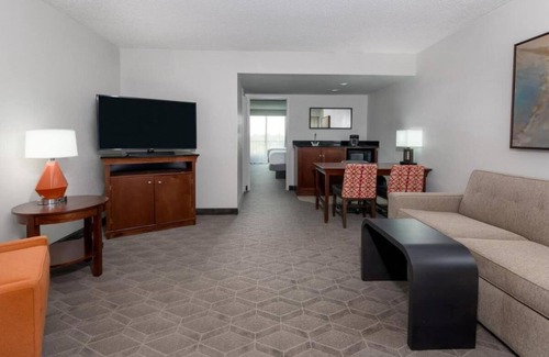Park Central Hotel | 3 Pleasant Units! Close to North Park Center! FREE Parking and Breakfast!