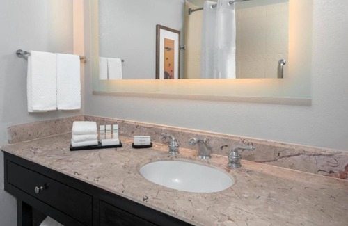 Park Central Hotel | 3 Pleasant Units! Close to North Park Center! FREE Parking and Breakfast!