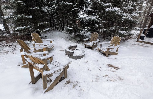 Riviere-Rouge Chalet De Esquí | 3- Poirier : Chalet en bois rond au bord de la Rivière Rouge