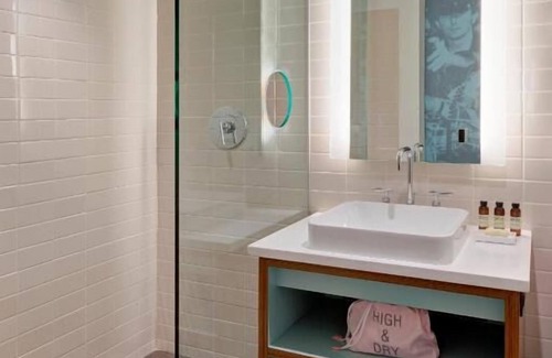 West Fens Hotel | 3 Pool View Units, 5-minute walk to Back Bay Fens! Valet Parking, Pool, Garden!