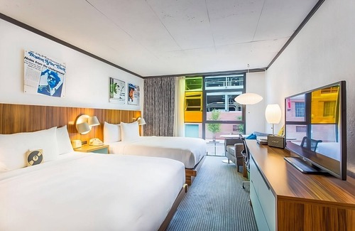 West Fens Hotel | 3 Pool View Units, 5-minute walk to Back Bay Fens! Valet Parking, Pool, Garden!