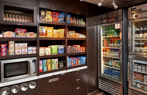 Miami Lakes Hotel | 3 Posh Units in Miami Lakes! Pet-Friendly, w/ Pool, Close to Royal Oaks Park