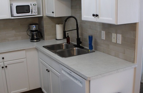 Lethbridge Casa | 3 Queen Bedroom Townhome, Fireplace, Wifi, Walking Trails and Greenspace nearby