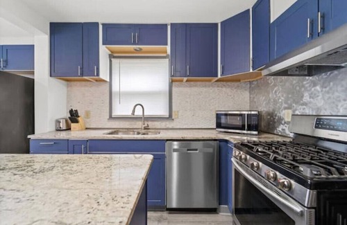 Johnson City Casa | 3 queen bedrooms, 2 fold-out beds, 2.5 baths near Binghamton University