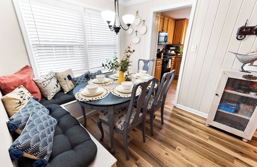 Perry Casa | 3 Queen Beds, 2 min to Fairgrounds, Fenced Yard