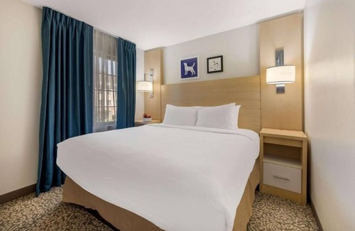 Arrowood Hotel | 3 Quiet Suites Ideal for Business Stays or Getaways Close to Major Attractions