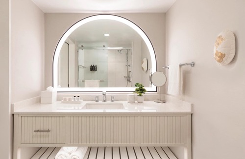 Singer Island Hotel | 3 Relaxing Units - Breathtaking Seaside Stroll at Our Resort w/ Beach & Pool