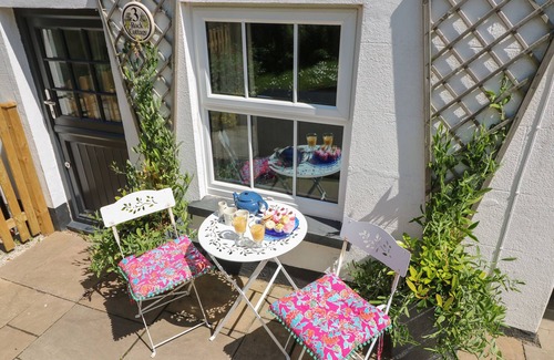 Burgh Island Cabaña | 3 ROCK COTTAGES, pet friendly, character holiday cottage in Kingston