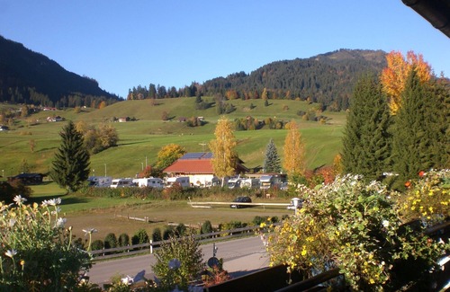 Obermaiselstein Apartamento | Apartamento de 3 habitaciones con un maravilloso balcón orientado al suroeste y piscina / sauna