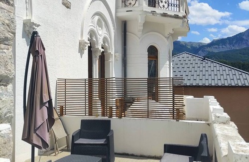 Jausiers Apartamento | Apartamento de 3 habitaciones con terraza y parking en Jausiers