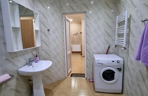 Tbilisi Apartamento | 3 room apartment with 2 bedrooms , ქირავდება 3 ოთახიანი ბინა
