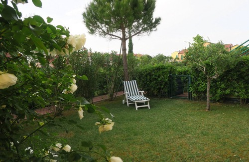 Aprilia Marittima Apartamento | 3-Zi. Apartamento con jardín, Lignano / Aprilia Marittima, piscina, aire acondicionado, se admiten perros