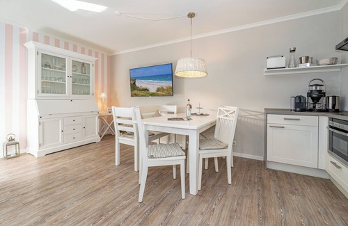 Wenningstedt-Braderup Apartamento | 3-room vacation apartment with terrace - only 150 meters to the beach.