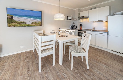 Wenningstedt-Braderup Apartamento | 3-room vacation apartment with terrace - only 150 meters to the beach.
