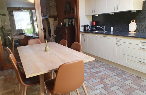 Assebroek Casa | 3 habitaciones, 2 baños, a 3 min del centro, estacionamiento gratuito, wifi gratuito, jardín soleado