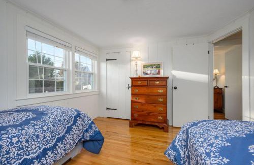 West Harwich Casa | 3 Shore Road Extension West Harwich Cape Cod - - A Shore Thing