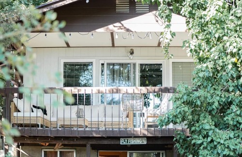 North Ogden Casa | 3 Ski Resorts 6 mi, Designed for Comfort, 1 Cal King, 3 Queens, Mountain Views