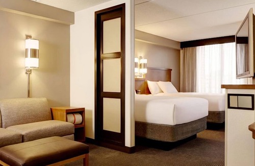 Austin Hotel | 3 Spacious Units w/ FREE Parking, Pool, Short Drive to Paramount Theatre!