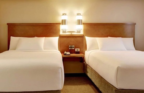 Austin Hotel | 3 Spacious Units w/ FREE Parking, Pool, Short Drive to Paramount Theatre!
