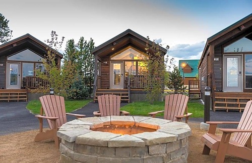 West Yellowstone Hotel | Hotel de 4 estrellas ∙ Explorer Cabins at Yellowstone