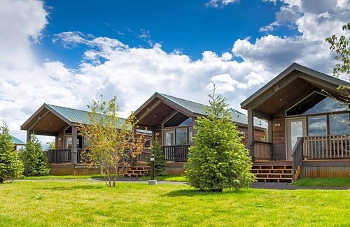 West Yellowstone Hotel | Hotel de 4 estrellas ∙ Explorer Cabins at Yellowstone