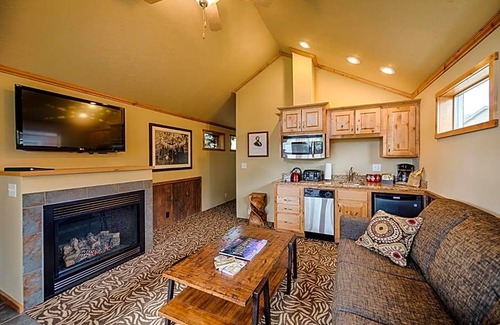 West Yellowstone Hotel | Hotel de 4 estrellas ∙ Explorer Cabins at Yellowstone
