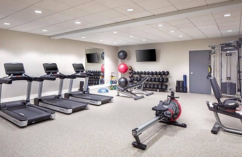 Thurston Hotel | Hotel de 3 estrellas ∙ DoubleTree by Hilton Ann Arbor, MI