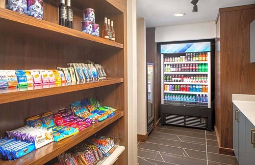 Thurston Hotel | Hotel de 3 estrellas ∙ DoubleTree by Hilton Ann Arbor, MI