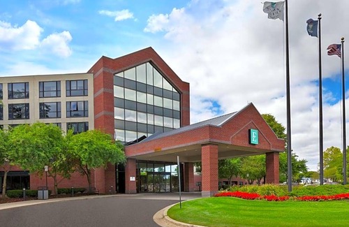 Auburn Hills Hotel | Hotel de 4 estrellas ∙ Embassy Suites by Hilton Auburn Hills