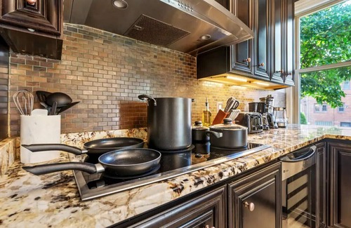 Shadyside Casa | 3-Story Historic Home | Steam Shower | 3 King Beds