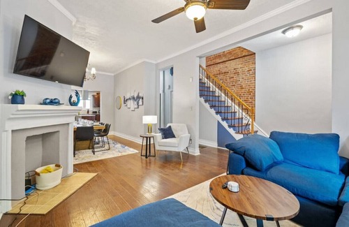 Shadyside Apartamento | 3 Story home w/10 beds & Free off-street parking