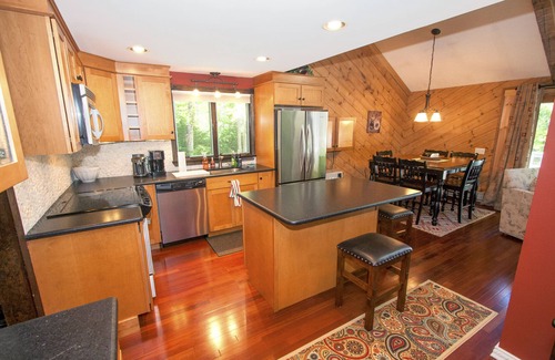 Bartlett Chalet De Esquí | 3 Story Mountainside Chalet - Storyland 5 min, hike, bears, waterfalls, explore
