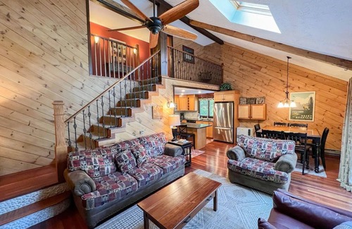Bartlett Chalet De Esquí | 3 Story Mountainside Chalet - Storyland 5 min, hike, bears, waterfalls, explore