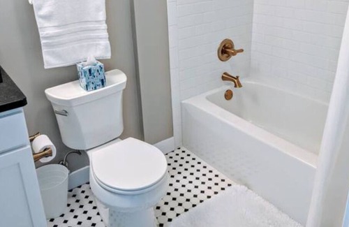 Downtown Apartamento | 3 STORY Penthouse-King Bed +Downtown Davenport