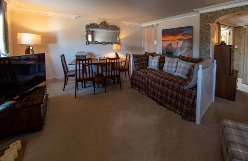 Newport Apartamento | 3, The Dolphin, 49 Quay Street - Stunning apartment - Quintessential - Quay views - Sleeps 2-4 people