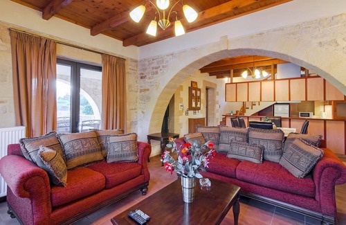 Apokoronas Villa | 3' to Sandy Beach / Huge Private Pool / 6-Bedroom Family Villa